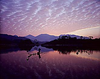 《地心护核者》首发两天破十万销量 支持简体中文